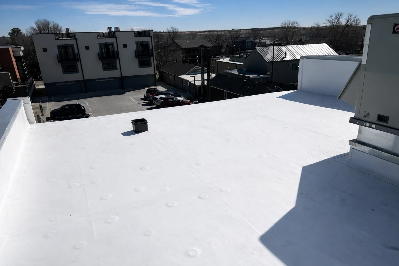 White EPDM for Buildings That Want Both Flexibility and Reflectivity